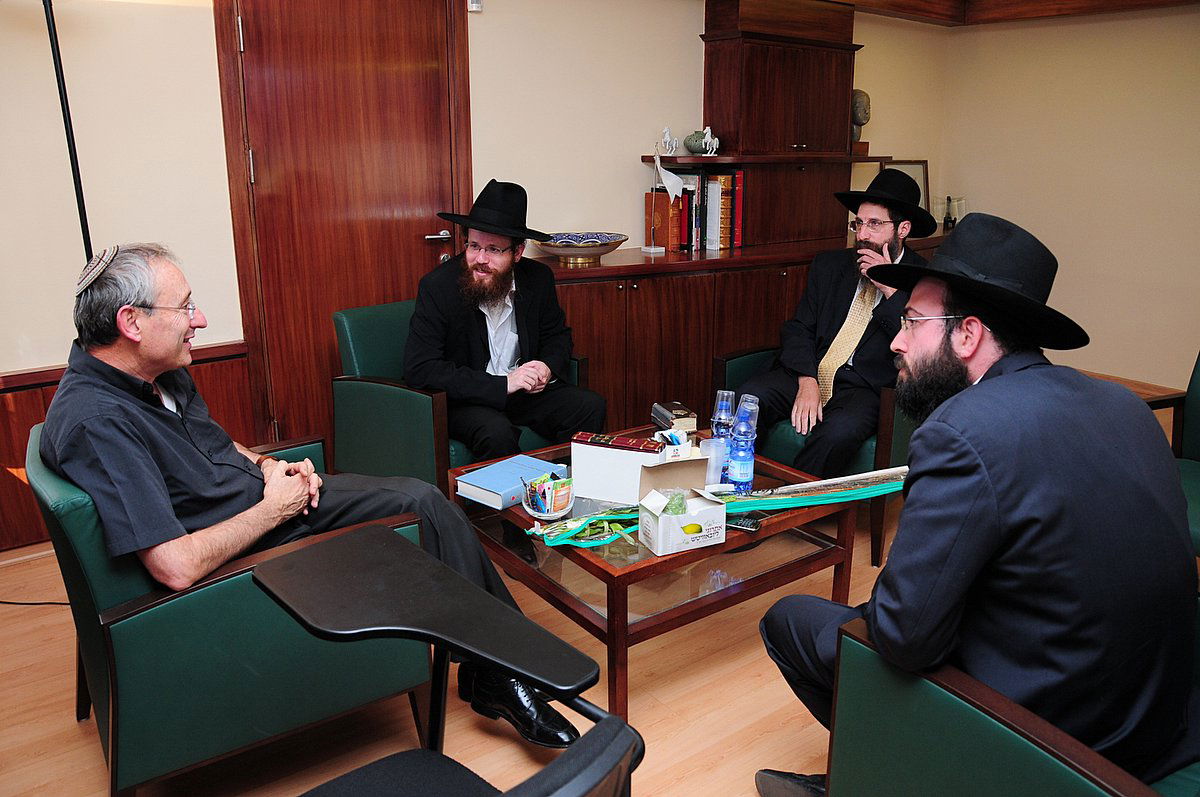 השרה לבנת גילתה למשלחת חב"ד: "מובילה מאבק בהקפאה"