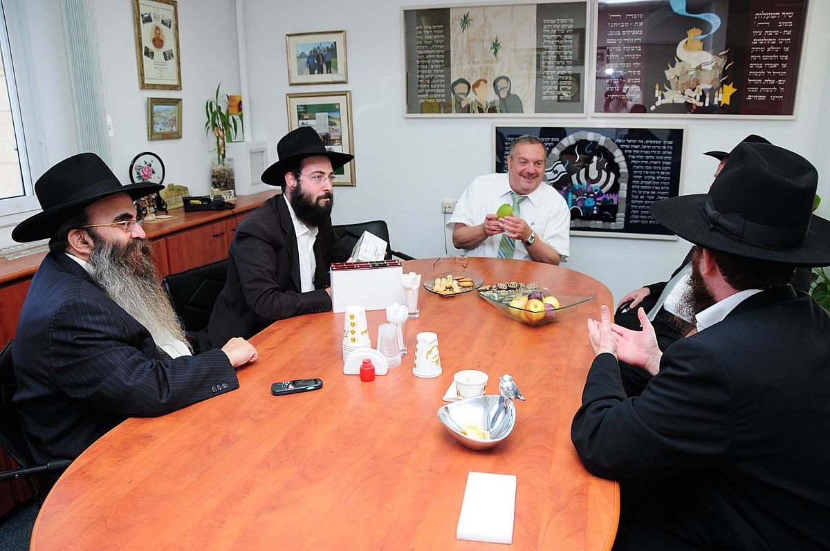 השרה לבנת גילתה למשלחת חב"ד: "מובילה מאבק בהקפאה"