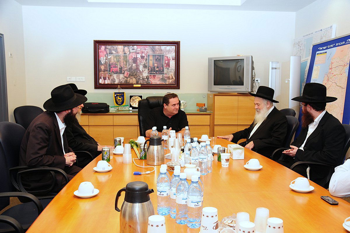 השרה לבנת גילתה למשלחת חב"ד: "מובילה מאבק בהקפאה"