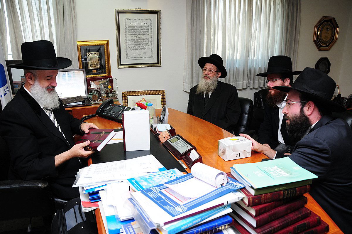 השרה לבנת גילתה למשלחת חב"ד: "מובילה מאבק בהקפאה"