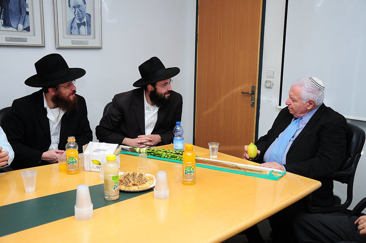 השרה לבנת גילתה למשלחת חב"ד: "מובילה מאבק בהקפאה"