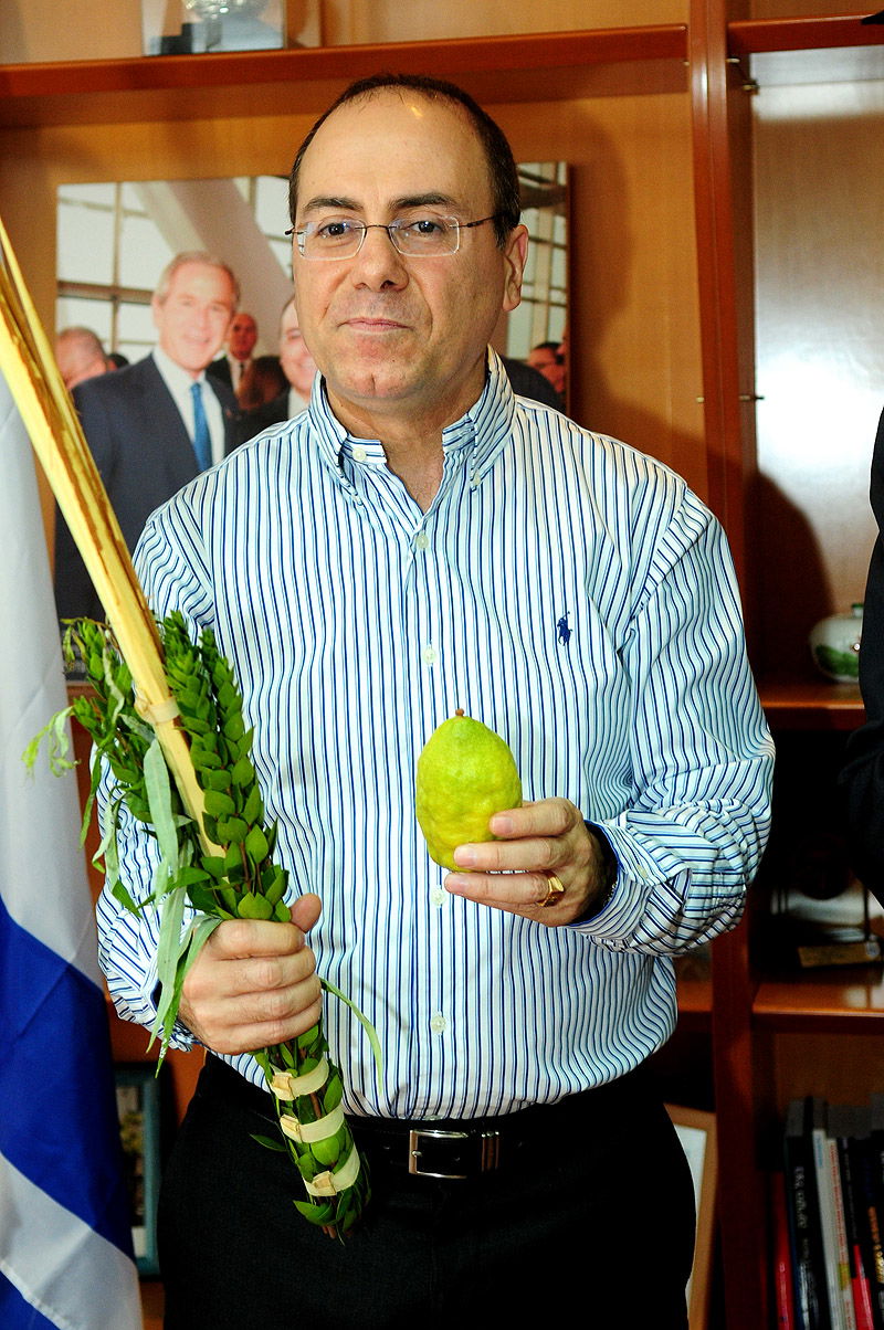 השרה לבנת גילתה למשלחת חב"ד: "מובילה מאבק בהקפאה"