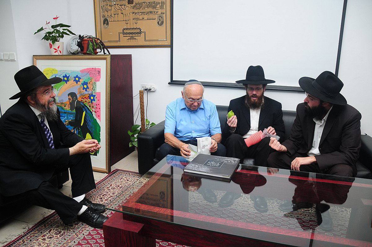 השרה לבנת גילתה למשלחת חב"ד: "מובילה מאבק בהקפאה"