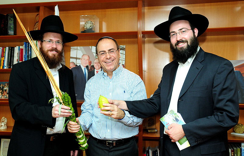 השרה לבנת גילתה למשלחת חב"ד: "מובילה מאבק בהקפאה"