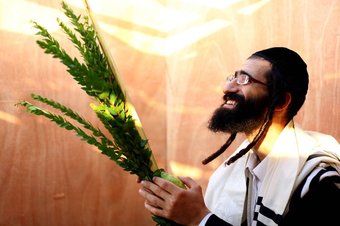 מאה שערים, ערב חג