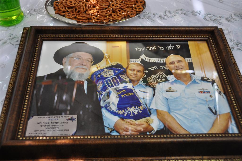 מכל גווני הקשת בסוכתו של הרב ישראל-מאיר לאו