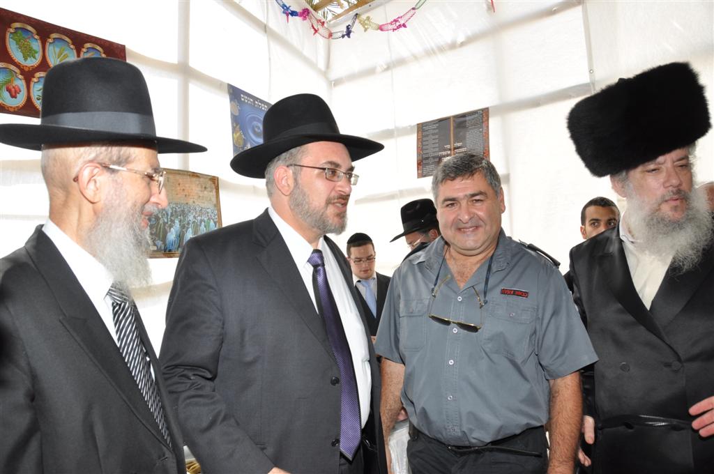 גלריה, וידאו: בסוכה של ראש העיר בני-ברק