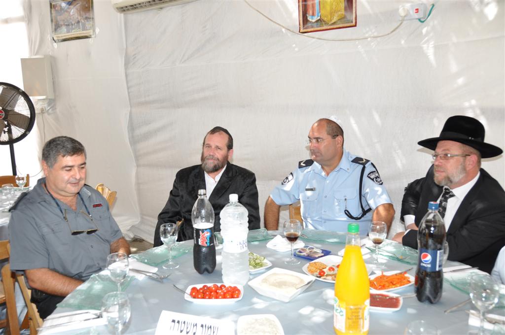 גלריה, וידאו: בסוכה של ראש העיר בני-ברק