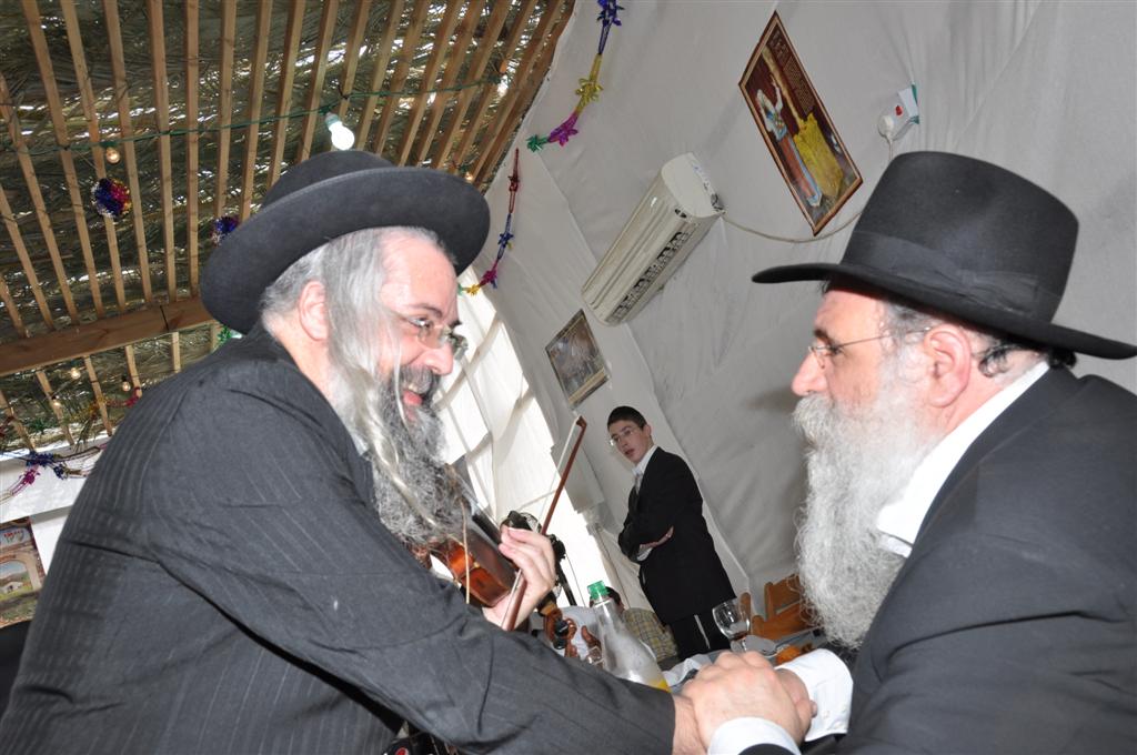 גלריה, וידאו: בסוכה של ראש העיר בני-ברק