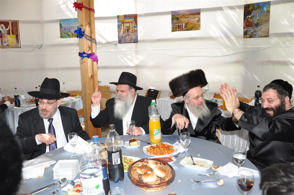 גלריה, וידאו: בסוכה של ראש העיר בני-ברק