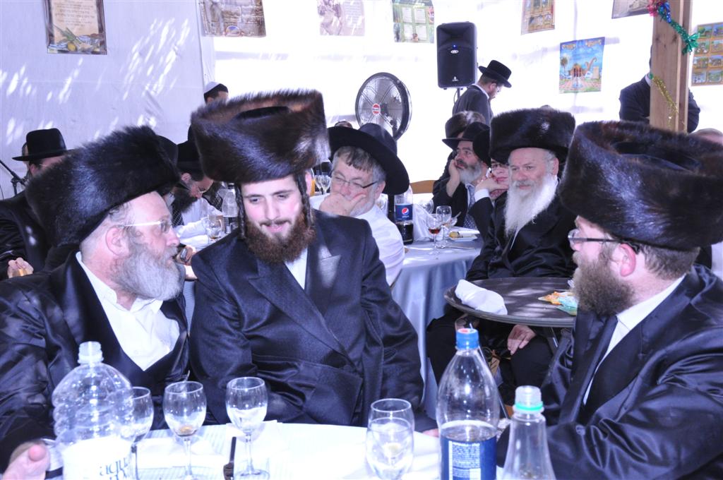 גלריה, וידאו: בסוכה של ראש העיר בני-ברק