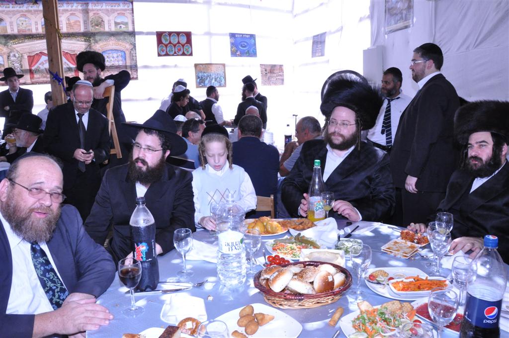 גלריה, וידאו: בסוכה של ראש העיר בני-ברק