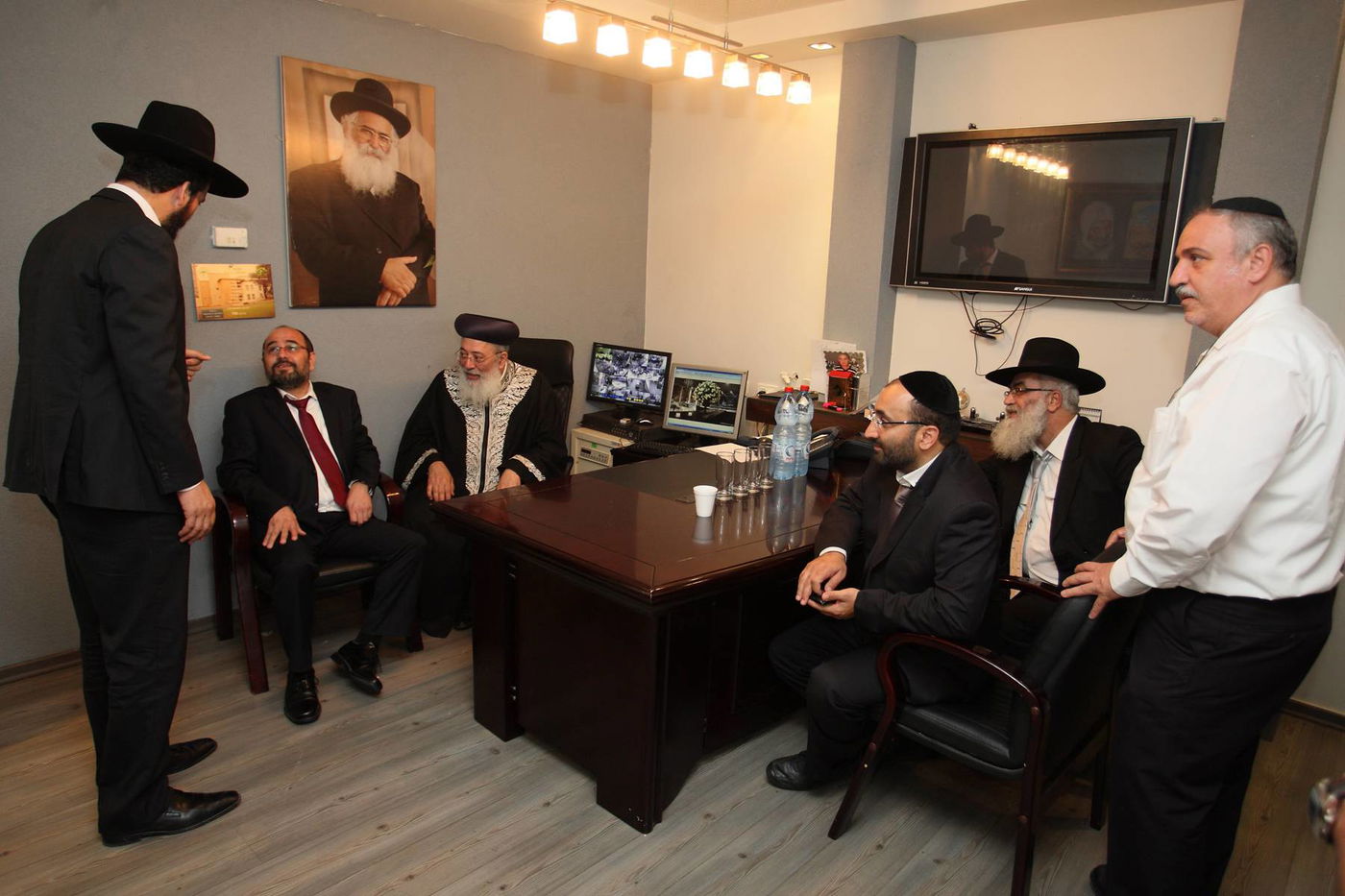 בסוכת הגר"י דרעי: גילויים חדשים על הבחירות בי-ם