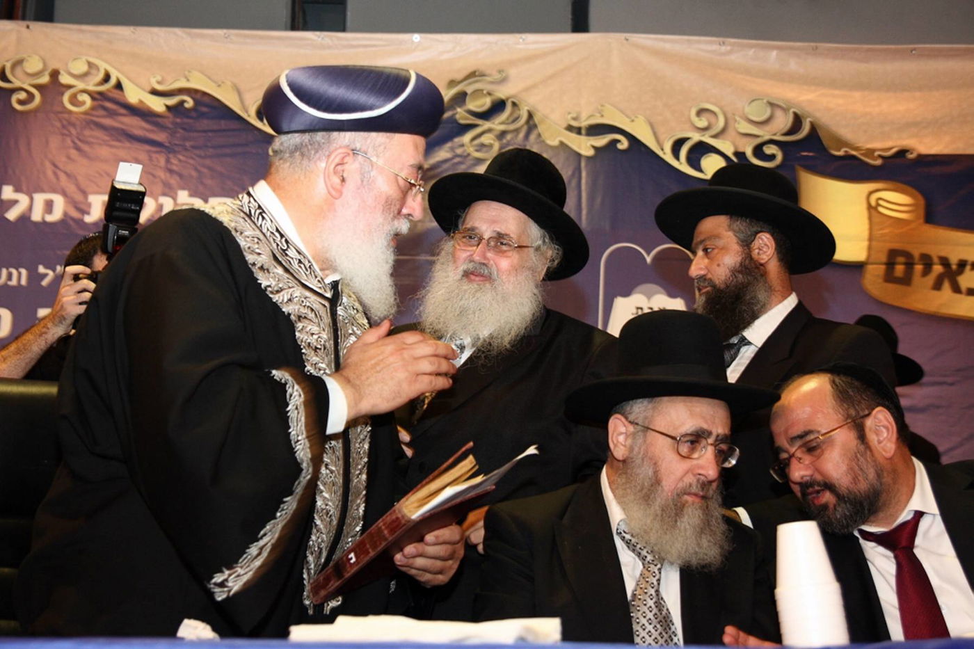 בסוכת הגר"י דרעי: גילויים חדשים על הבחירות בי-ם