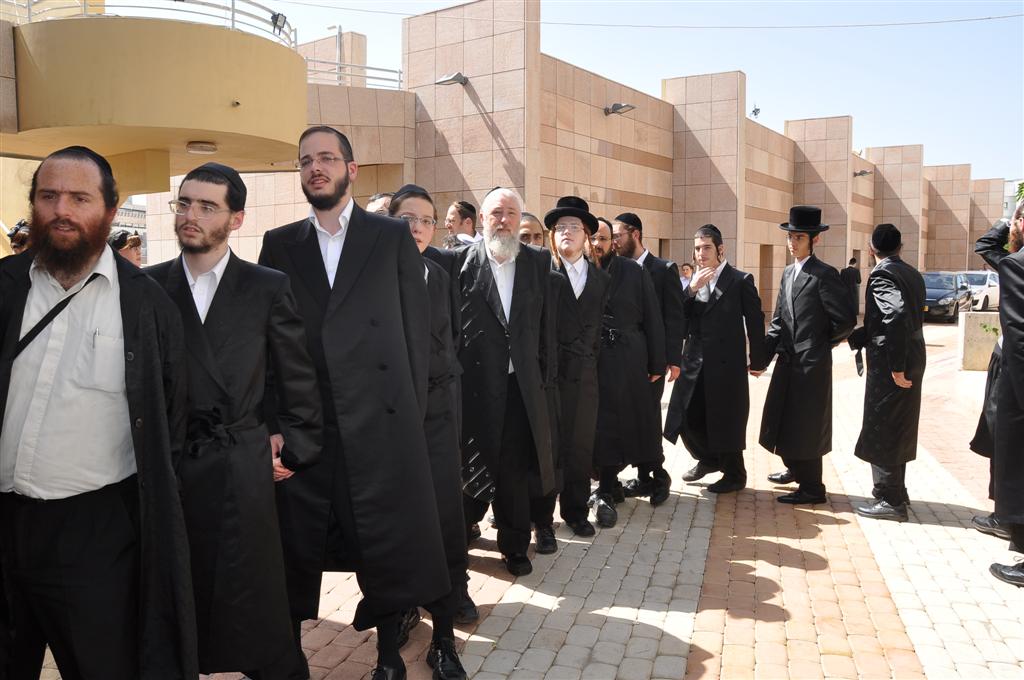 רק אצל החרדים: 1,000 איש משמחים חולה אחד