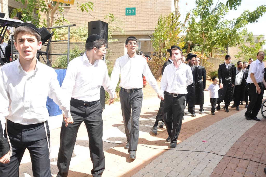 רק אצל החרדים: 1,000 איש משמחים חולה אחד