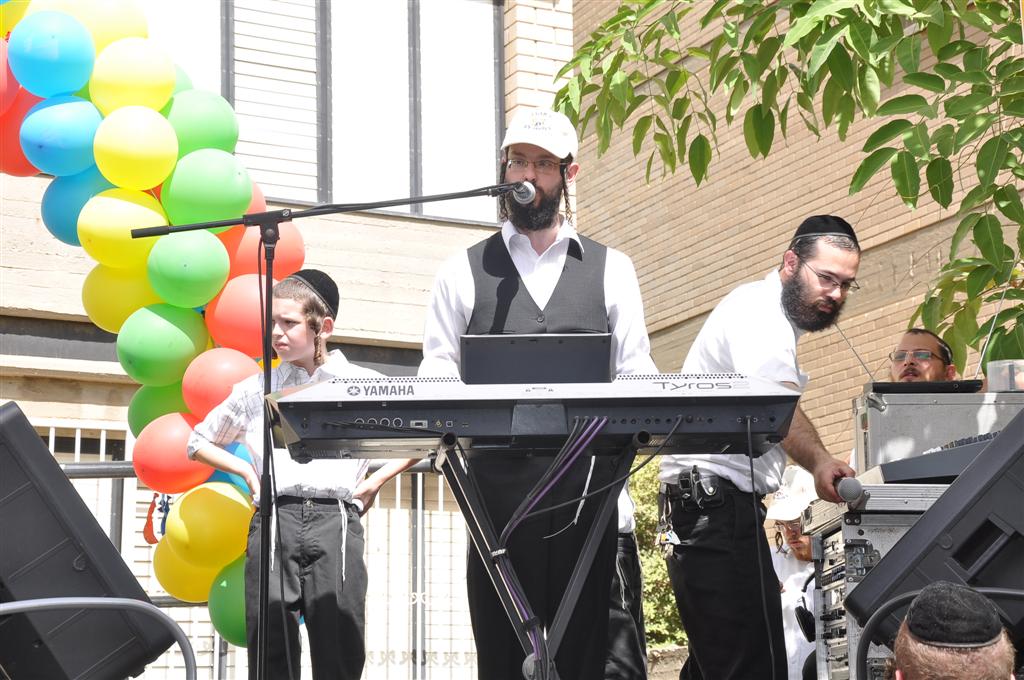 רק אצל החרדים: 1,000 איש משמחים חולה אחד