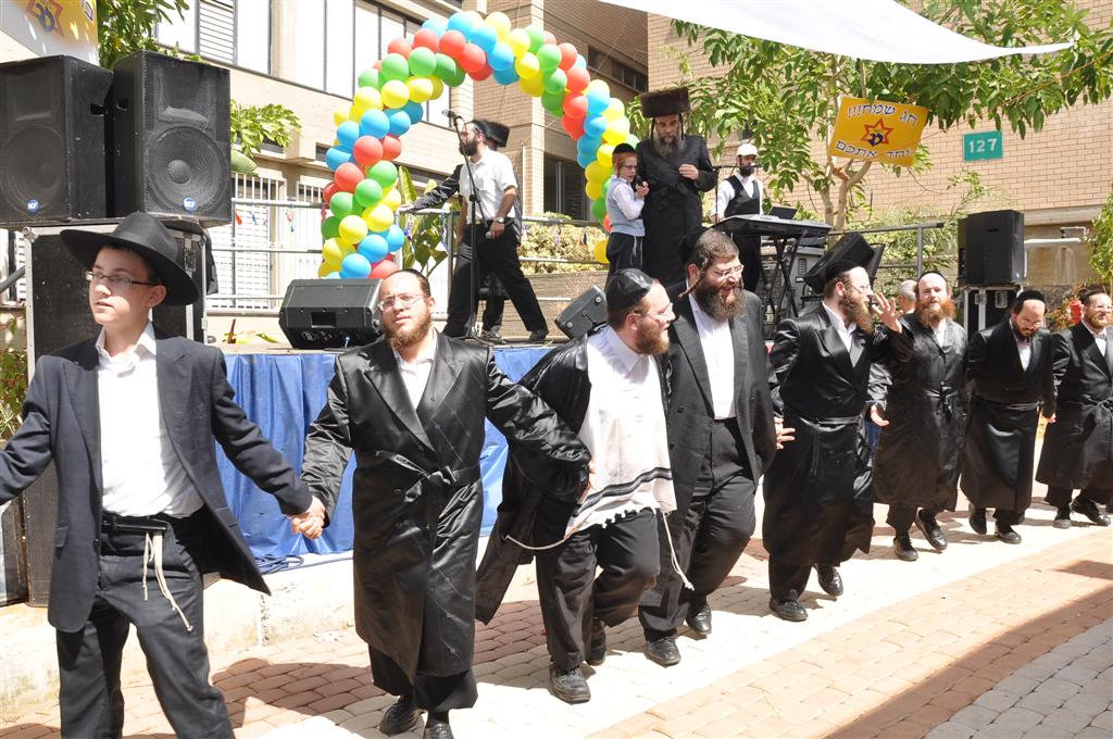 רק אצל החרדים: 1,000 איש משמחים חולה אחד