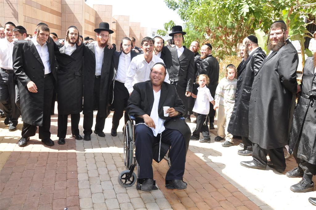 רק אצל החרדים: 1,000 איש משמחים חולה אחד