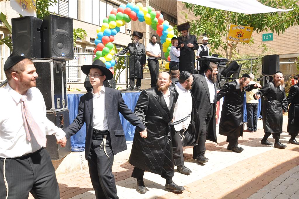 רק אצל החרדים: 1,000 איש משמחים חולה אחד