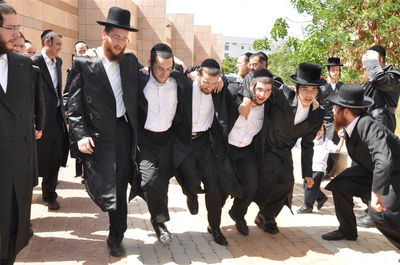 רק אצל החרדים: 1,000 איש משמחים חולה אחד