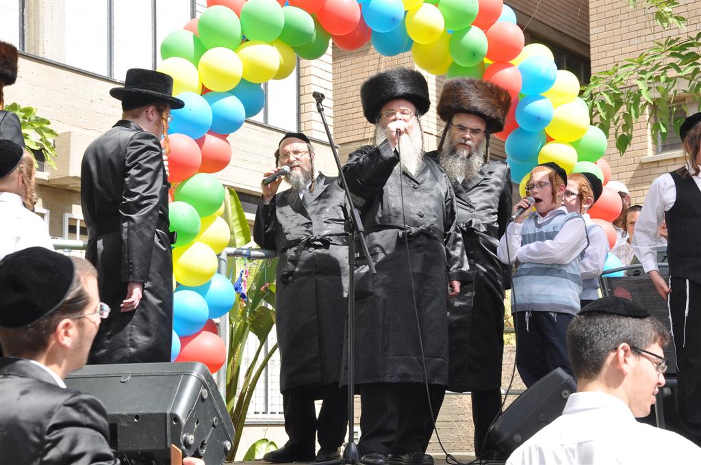 רק אצל החרדים: 1,000 איש משמחים חולה אחד