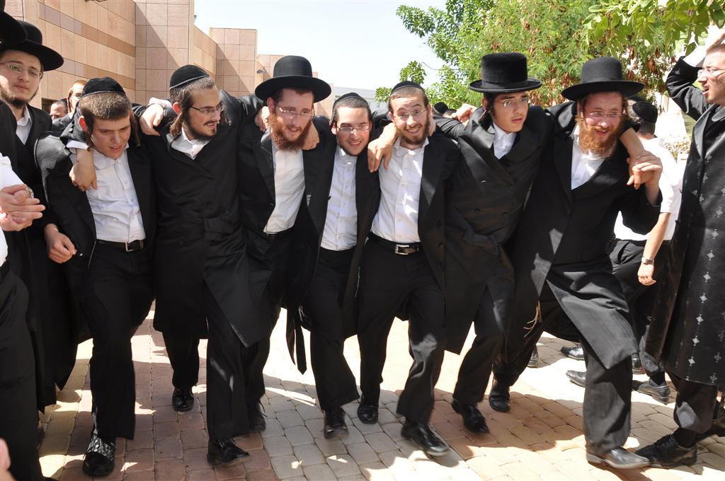 רק אצל החרדים: 1,000 איש משמחים חולה אחד