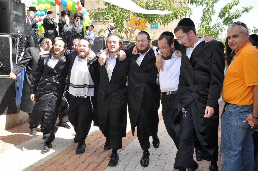 רק אצל החרדים: 1,000 איש משמחים חולה אחד