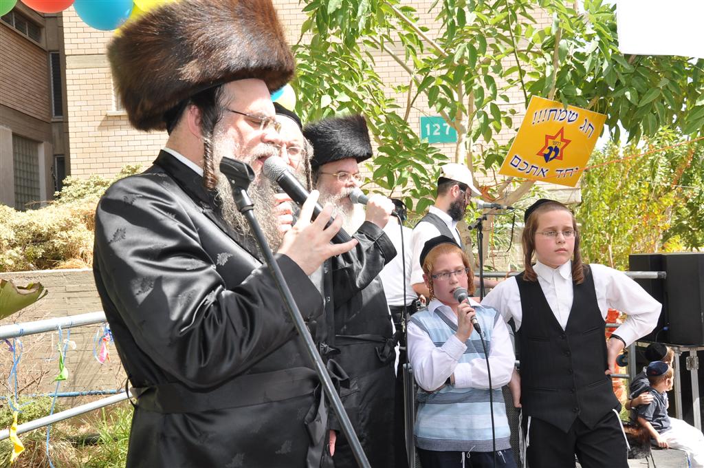 רק אצל החרדים: 1,000 איש משמחים חולה אחד