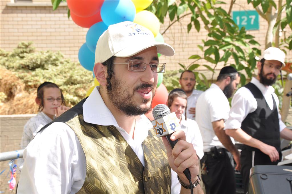 רק אצל החרדים: 1,000 איש משמחים חולה אחד