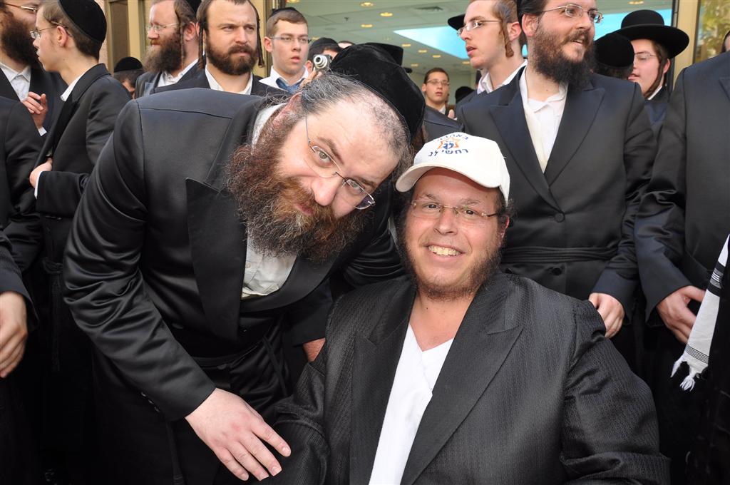 רק אצל החרדים: 1,000 איש משמחים חולה אחד