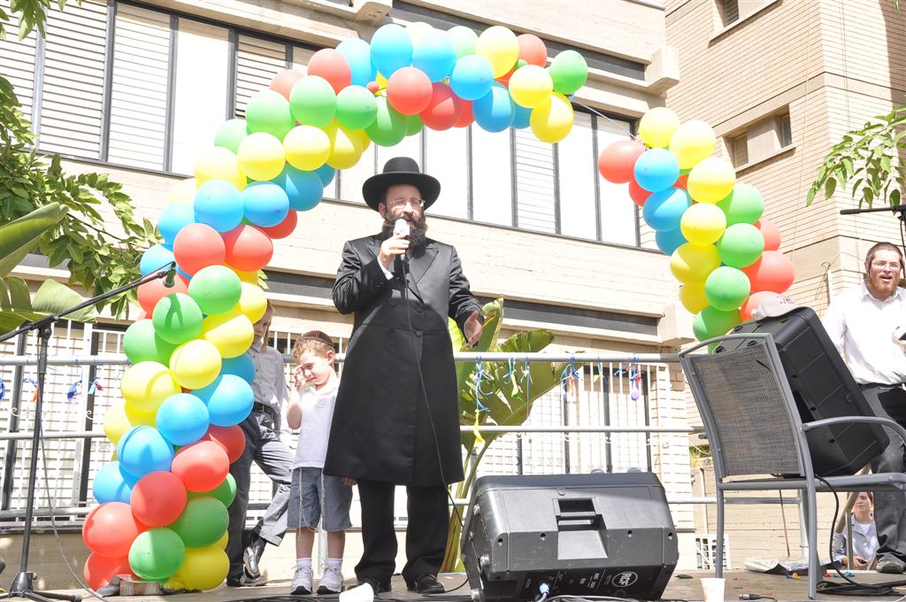 רק אצל החרדים: 1,000 איש משמחים חולה אחד