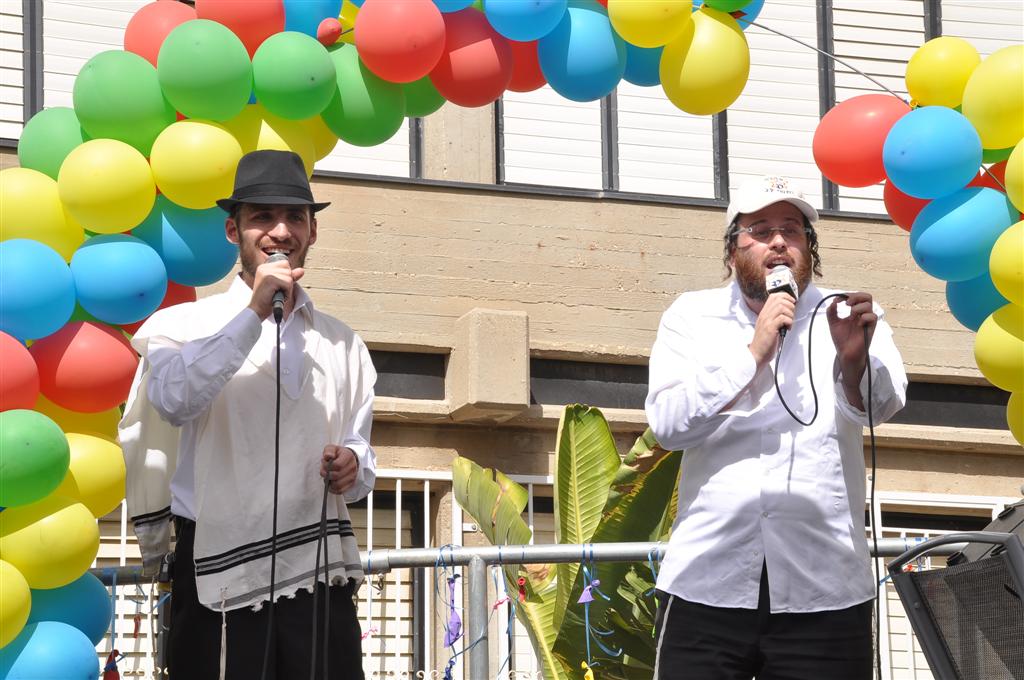 רק אצל החרדים: 1,000 איש משמחים חולה אחד