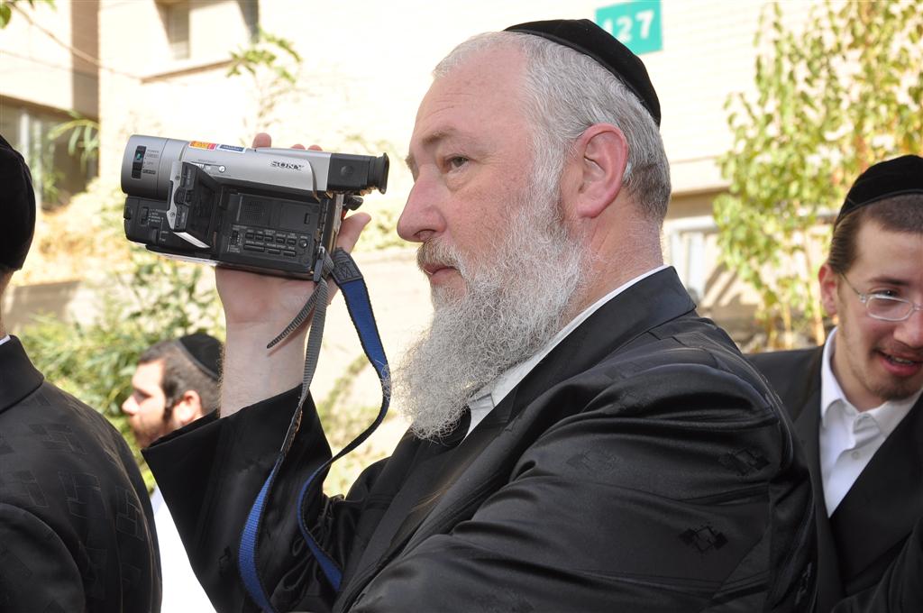 רק אצל החרדים: 1,000 איש משמחים חולה אחד