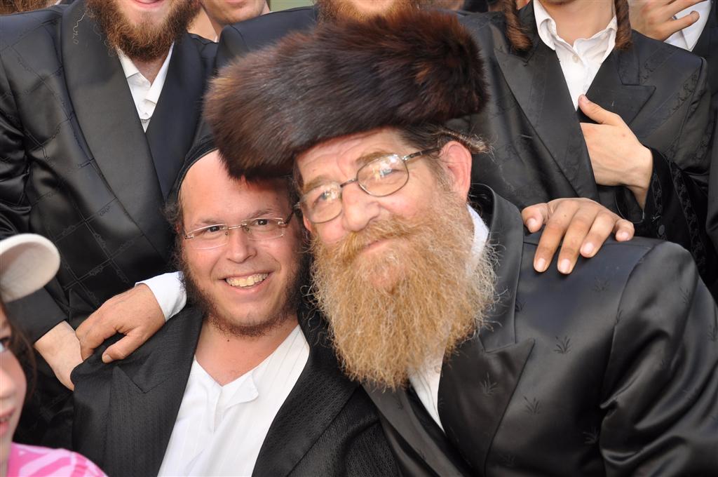 רק אצל החרדים: 1,000 איש משמחים חולה אחד