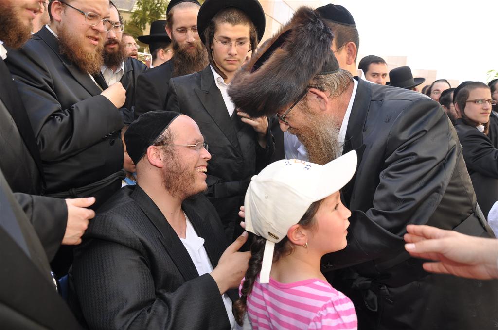 רק אצל החרדים: 1,000 איש משמחים חולה אחד