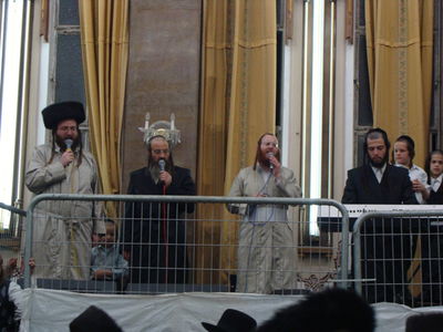 בית-המדרש של חסידי ברסלב: רוקדים ובוכים