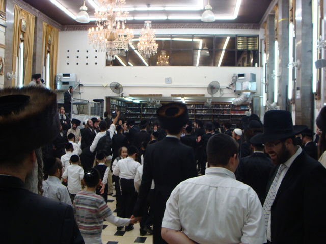 בית-המדרש של חסידי ברסלב: רוקדים ובוכים