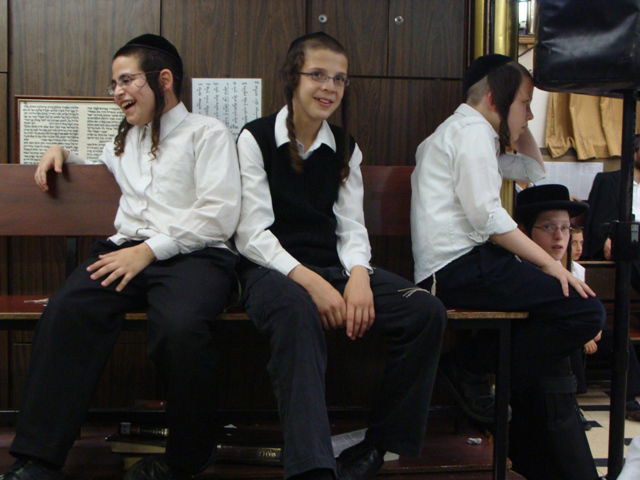 בית-המדרש של חסידי ברסלב: רוקדים ובוכים