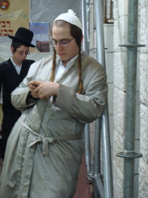 בית-המדרש של חסידי ברסלב: רוקדים ובוכים