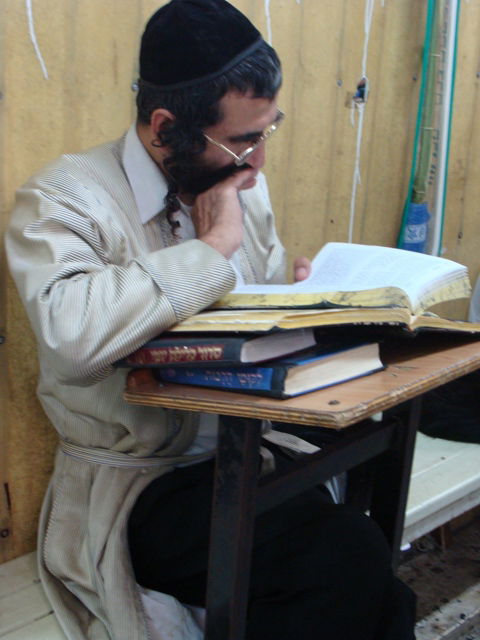 בית-המדרש של חסידי ברסלב: רוקדים ובוכים