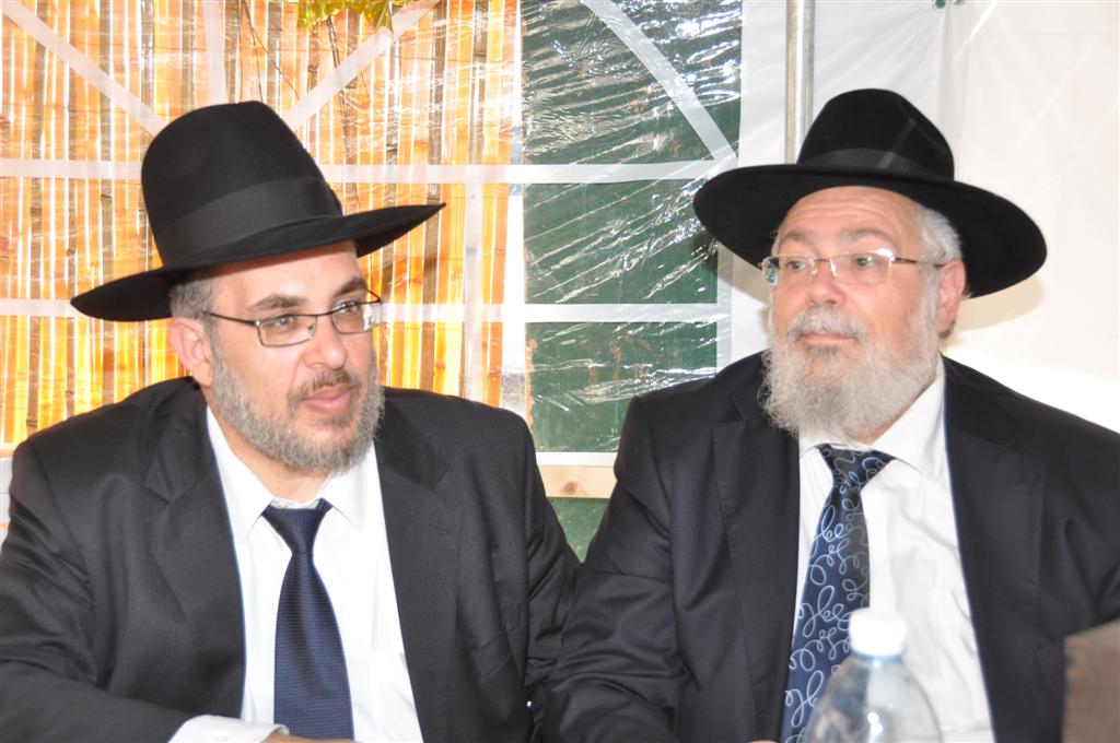 קצת נחת: יצחק עידן חוגג בסוכתו