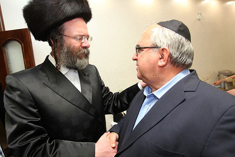 ריקוד עולמי: השגרירים נפגשו בסוכה - צפו בוידאו מרגש