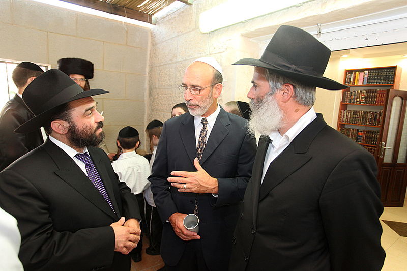 ריקוד עולמי: השגרירים נפגשו בסוכה - צפו בוידאו מרגש