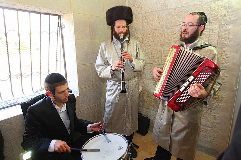 ריקוד עולמי: השגרירים נפגשו בסוכה - צפו בוידאו מרגש