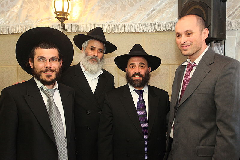 ריקוד עולמי: השגרירים נפגשו בסוכה - צפו בוידאו מרגש