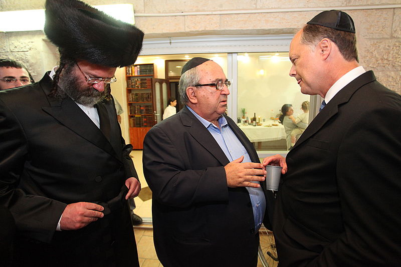 ריקוד עולמי: השגרירים נפגשו בסוכה - צפו בוידאו מרגש