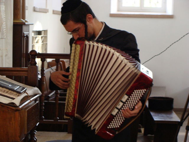 16 דקות בוידאו: הכליזמרים בימין משה