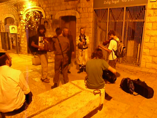 16 דקות בוידאו: הכליזמרים בימין משה