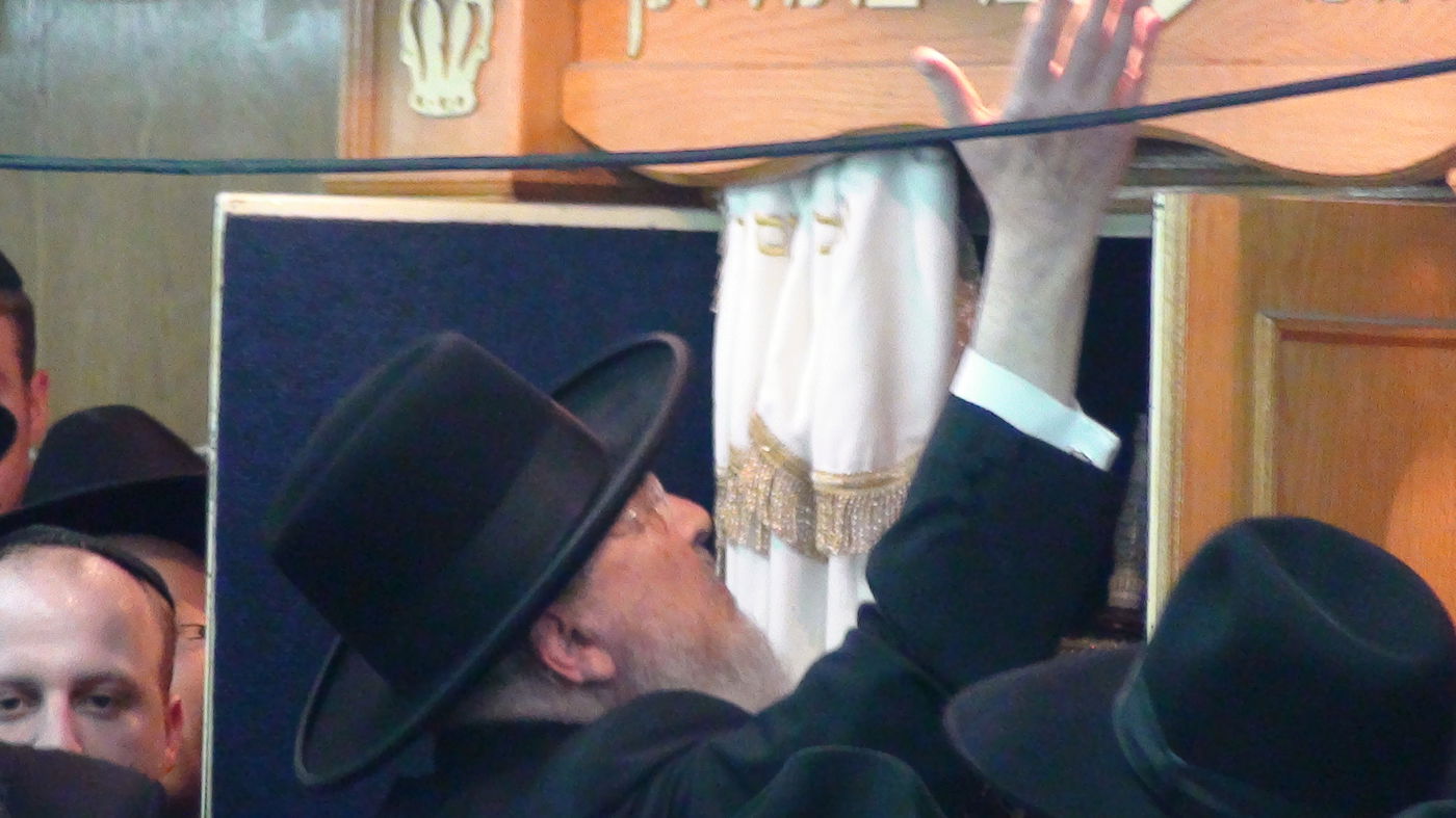 ישיבת 'עטרת' בתפארתה: הקפות שניות עם מאיר אדלר וארהל´ה סמאט